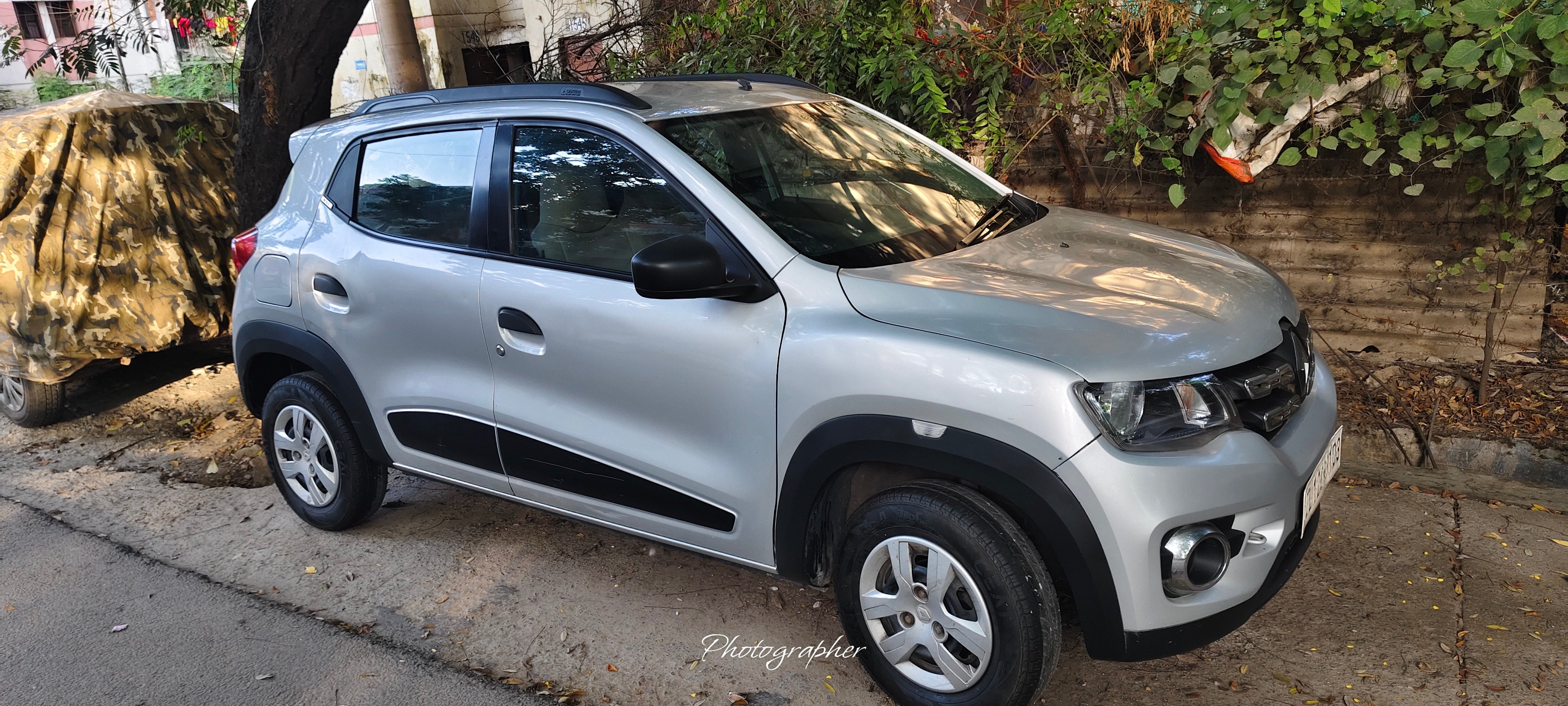 Front side view of a MoonLight Silver Renault KWID