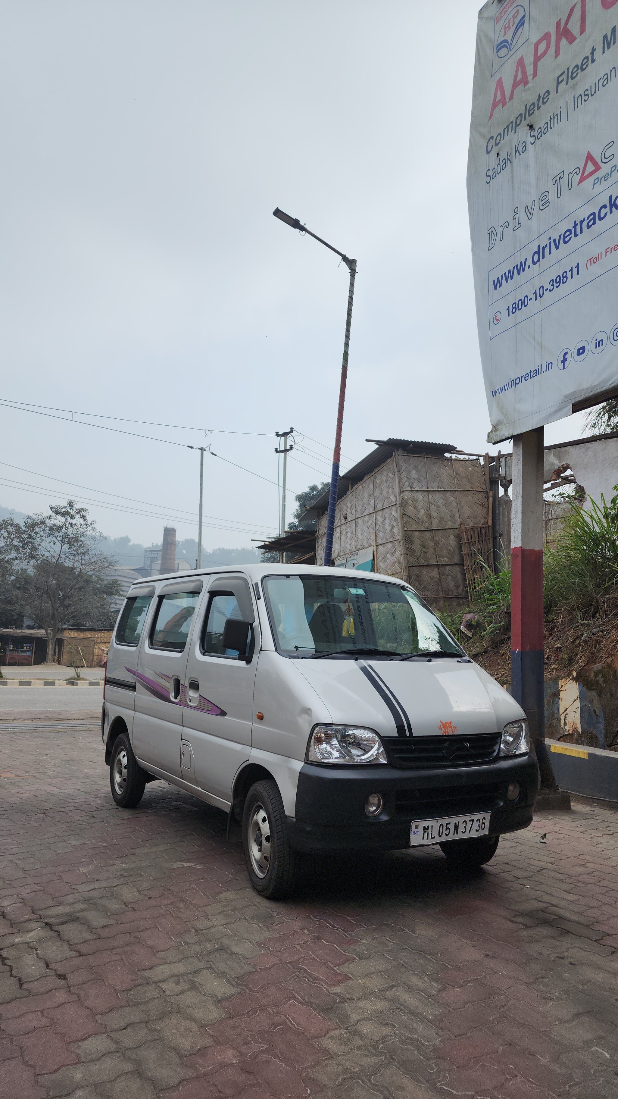 Front three-quarter view of a Maruti Suzuki Eeco