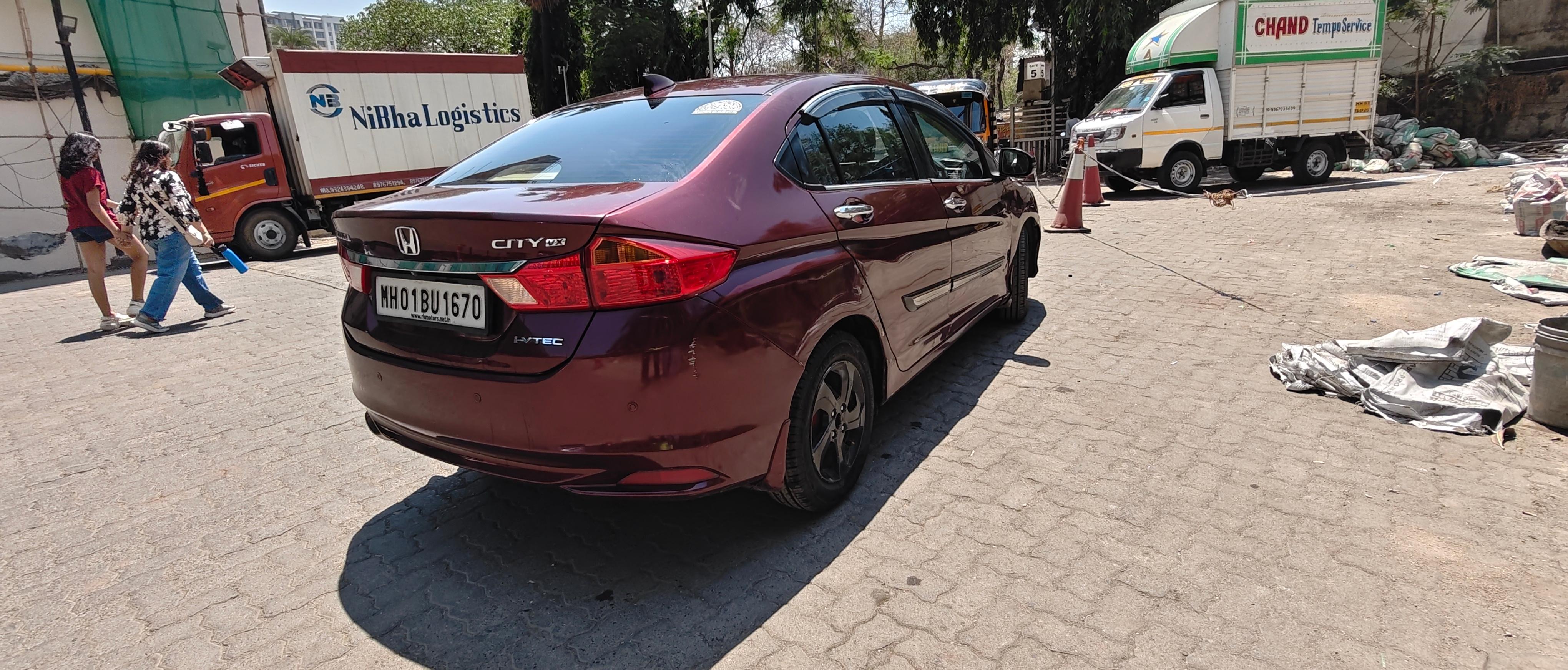 Rear three-quarter of a Honda City VX