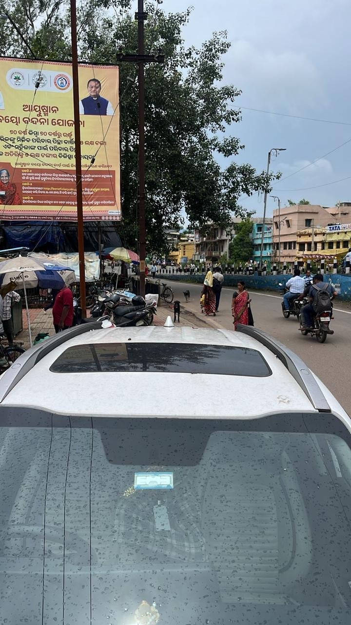 Roof and rear window view of a Kia Sonet