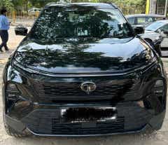 Front view of a oberon-black Tata Harrier