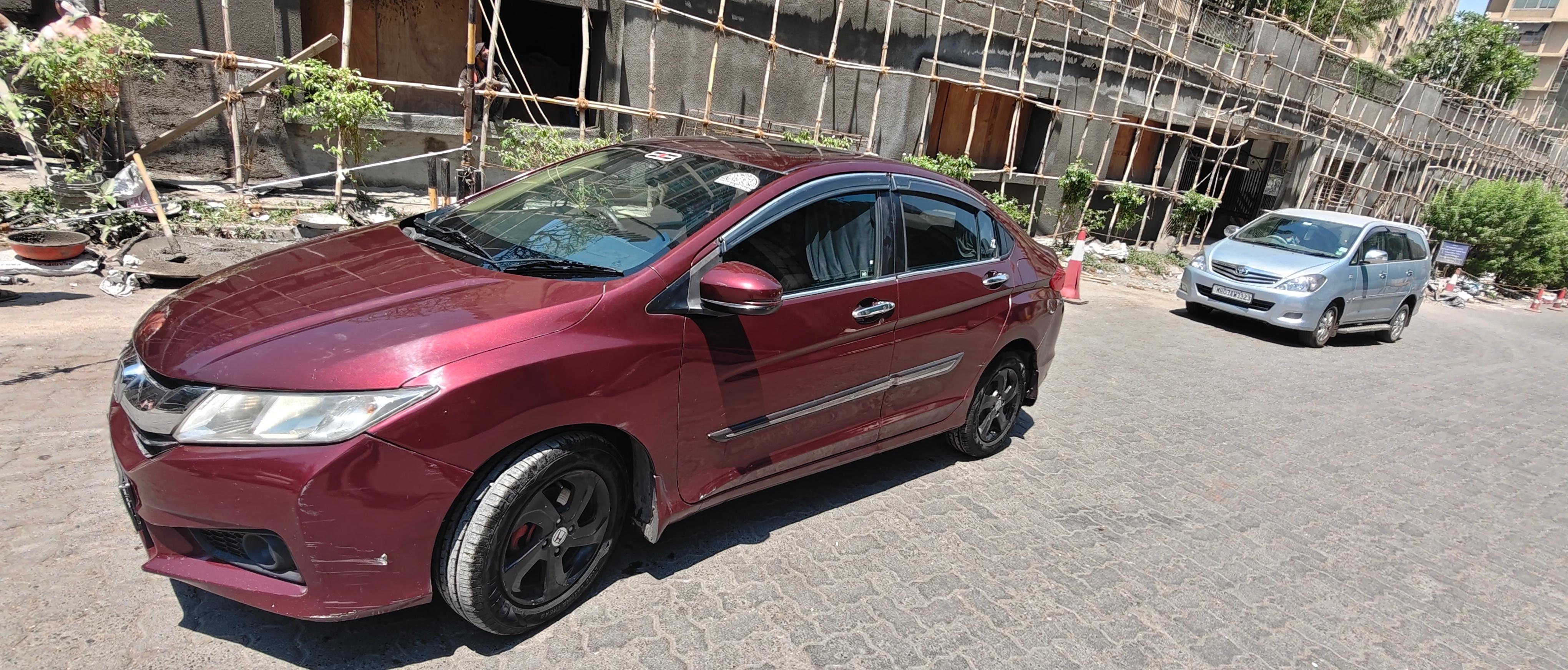 Front three-quarter view of a Honda City