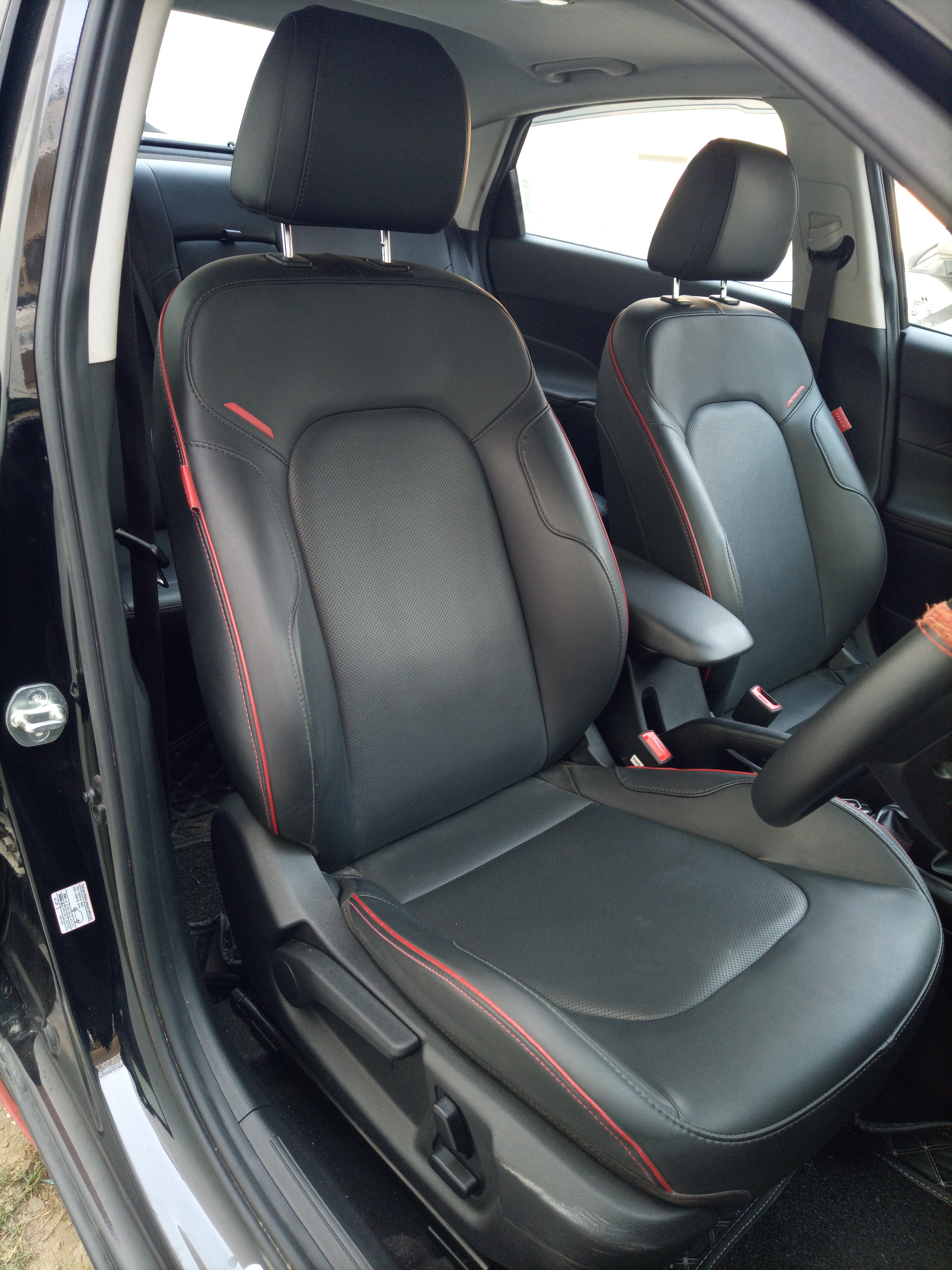 Front seats of a Hyundai Verna