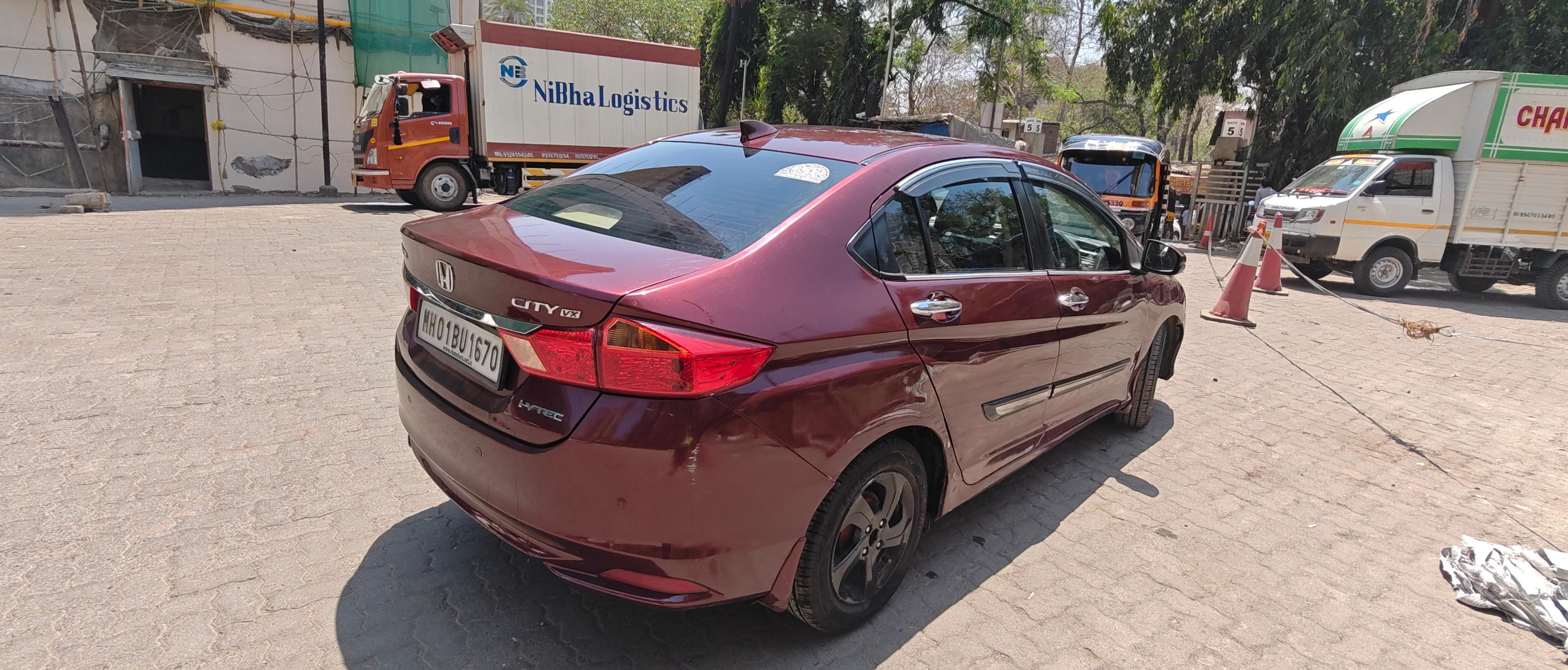 Rear three-quarter of a Honda City VX