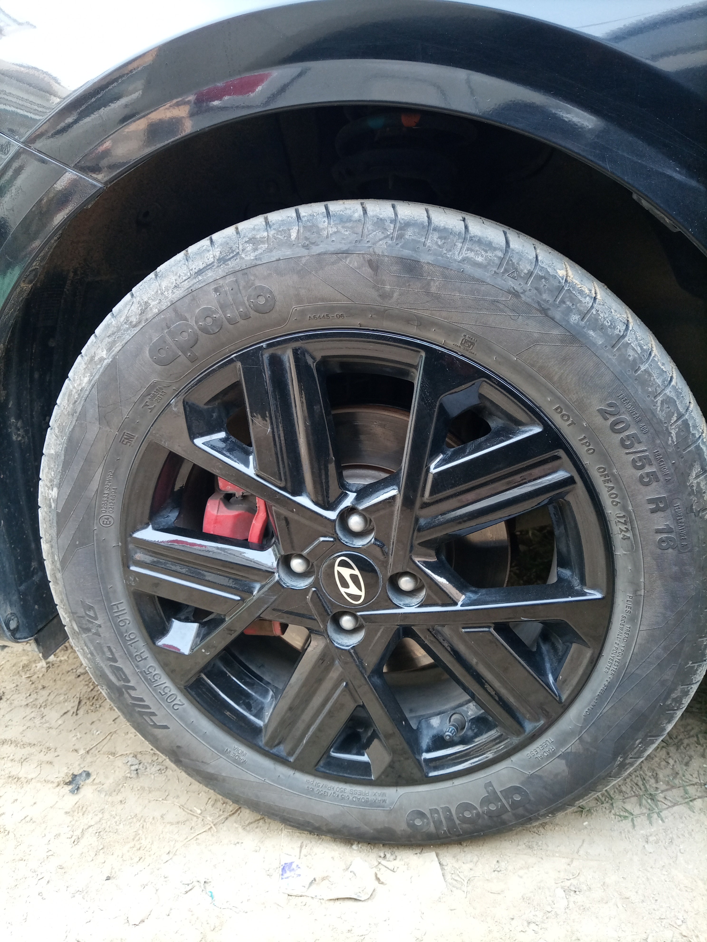 Close-up of a Hyundai Verna wheel
