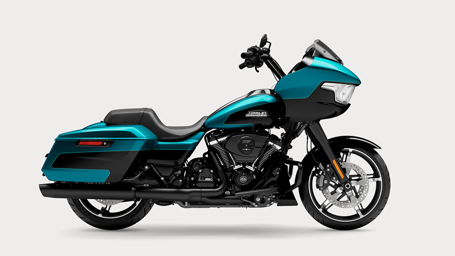 Right side view of Harley-Davidson CVO Street Glide