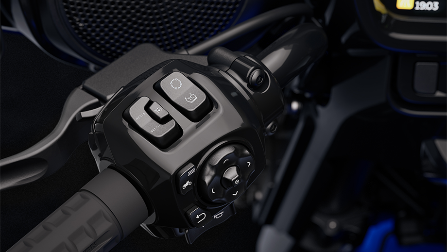 Handlebar control close-up of Harley-Davidson CVO Street Glide