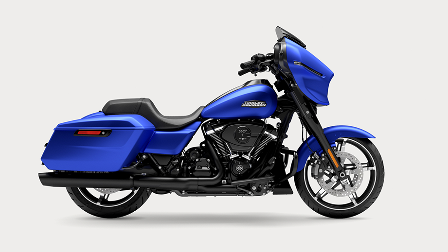 Right side view of Harley-Davidson CVO Street Glide