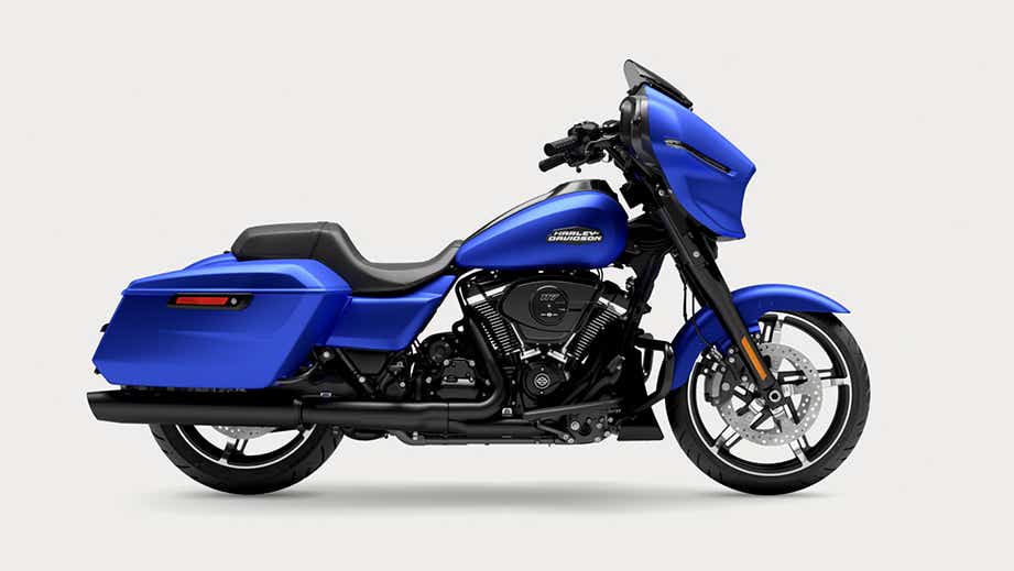Right side view of Harley-Davidson CVO Street Glide