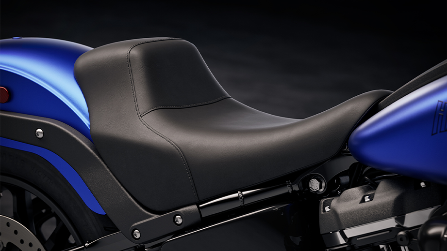 Seat close-up of a Aurora Blue Denim Harley-Davidson Low Rider S