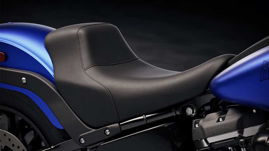 Seat close-up of a Aurora Blue Denim Harley-Davidson Low Rider S