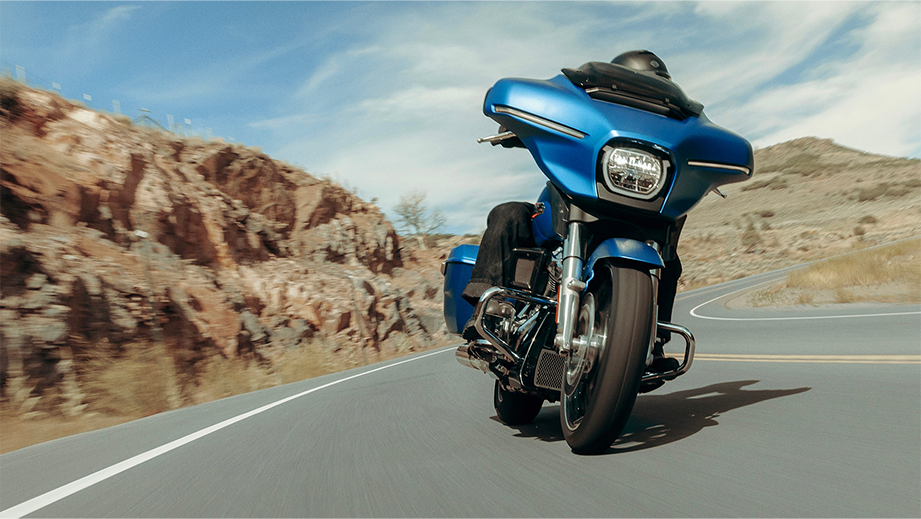 Front view of a aurora blue denim Harley-Davidson Street Glide