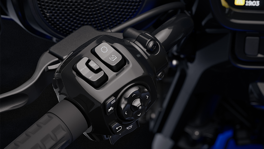 Handlebar controls of a Harley-Davidson Street Glide