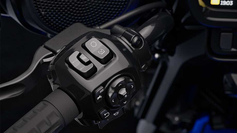 Handlebar controls of a Harley-Davidson Street Glide