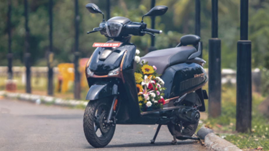 Front three quarter view of a regal black Hero Destini 125