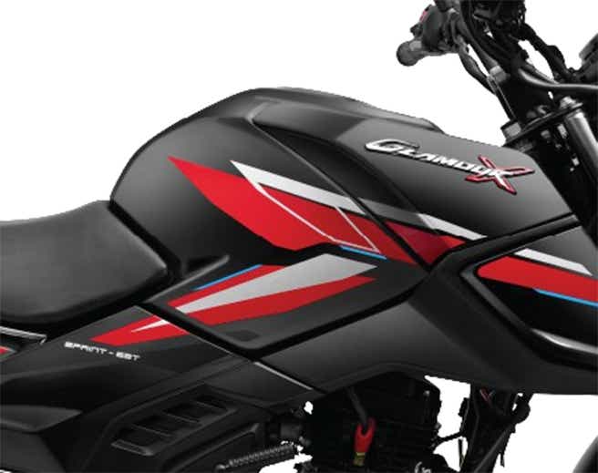 Side view of a Black Pearl Red Hero Glamour X 125