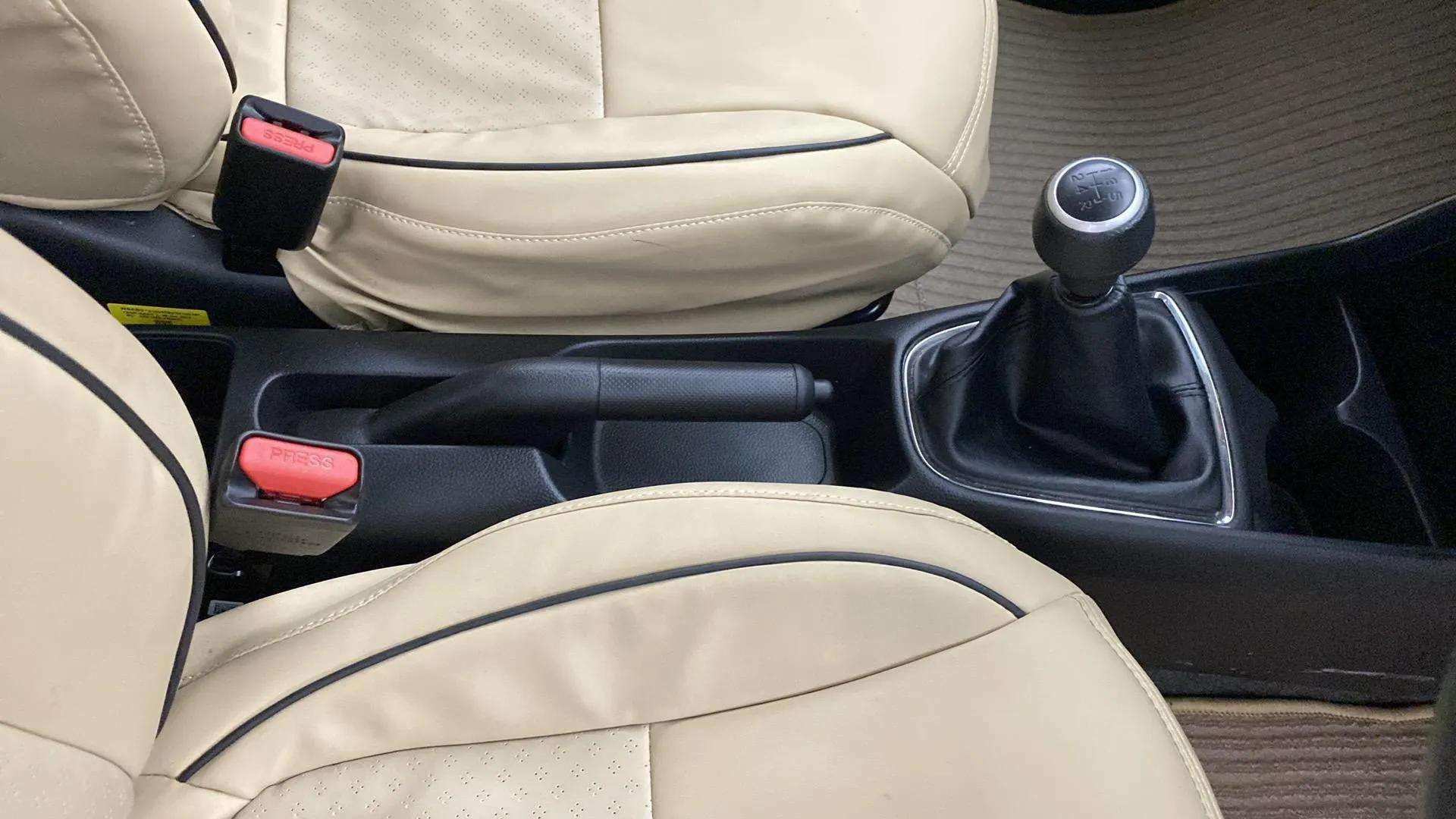 Gear lever and handbrake of a Honda Amaze