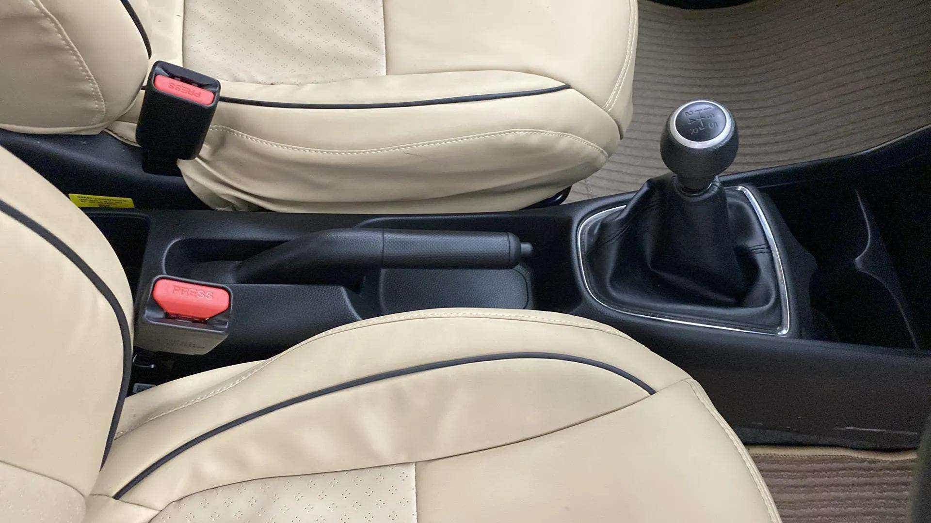 Gear lever and handbrake of a Honda Amaze