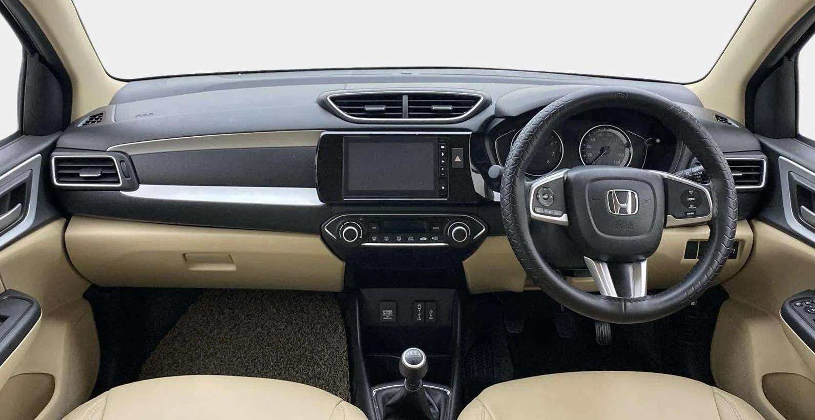 Dashboard and steering wheel of a Honda Amaze
