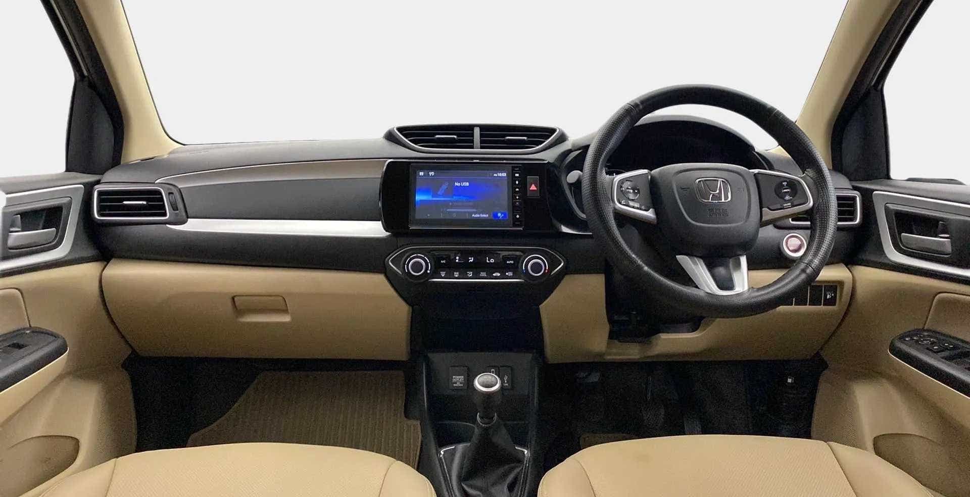Dashboard and steering wheel of a Honda Amaze