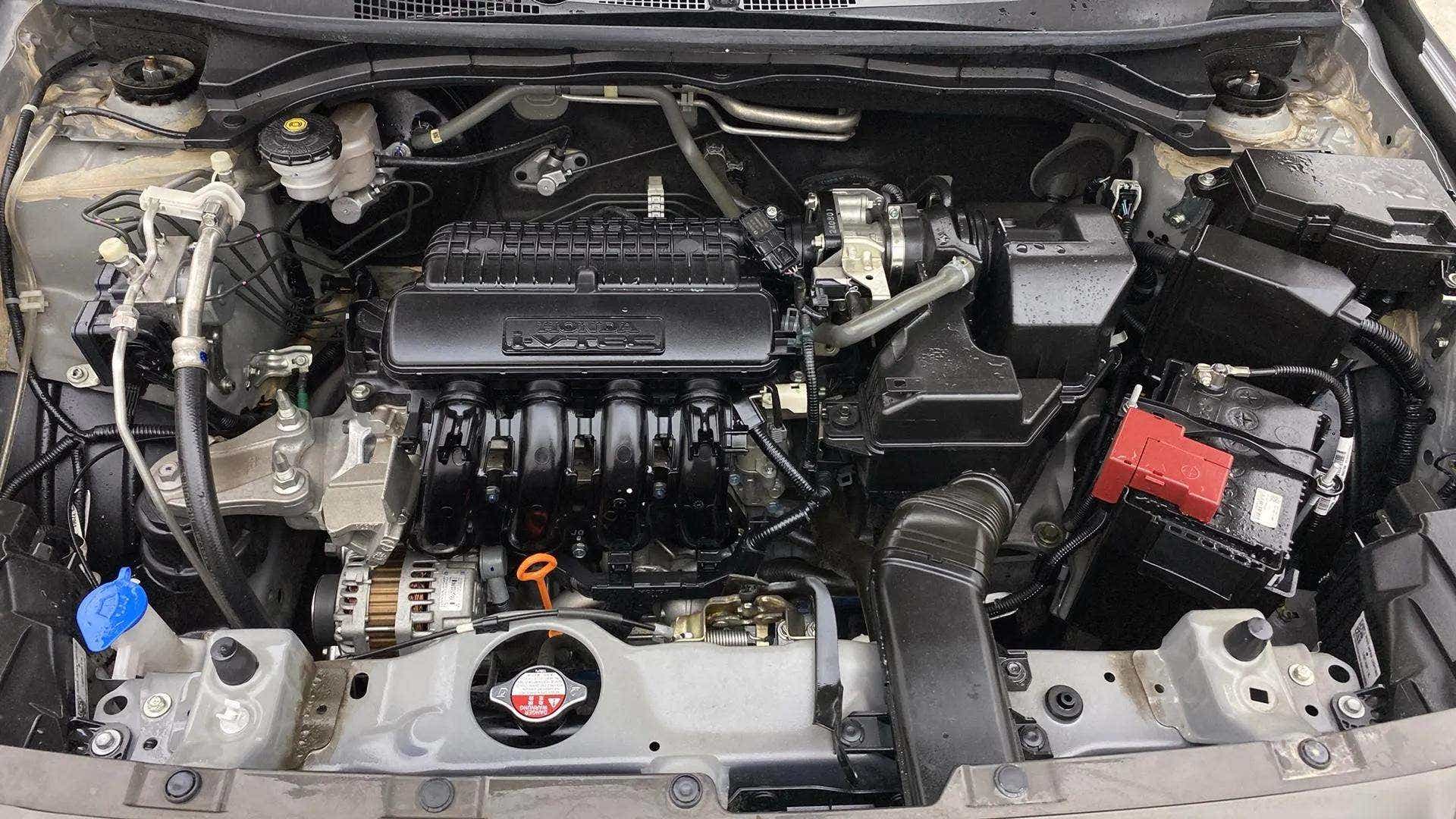 Engine bay of a Honda Amaze