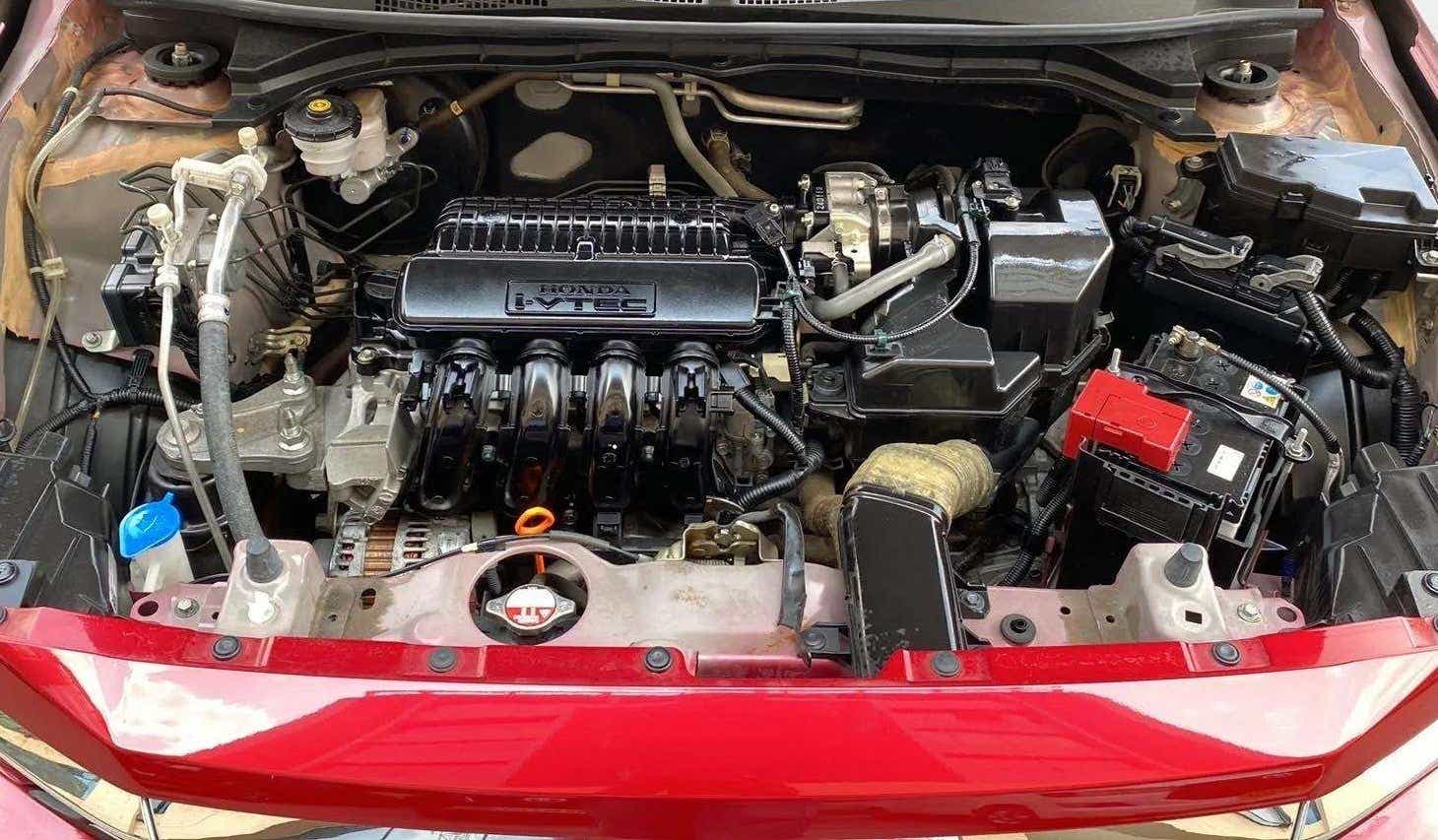 Engine bay of a honda amaze