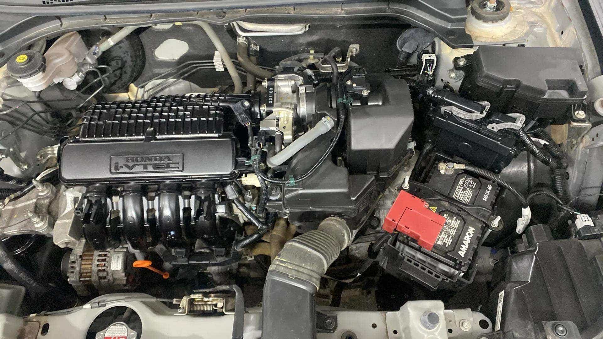 Engine bay of a Honda Amaze