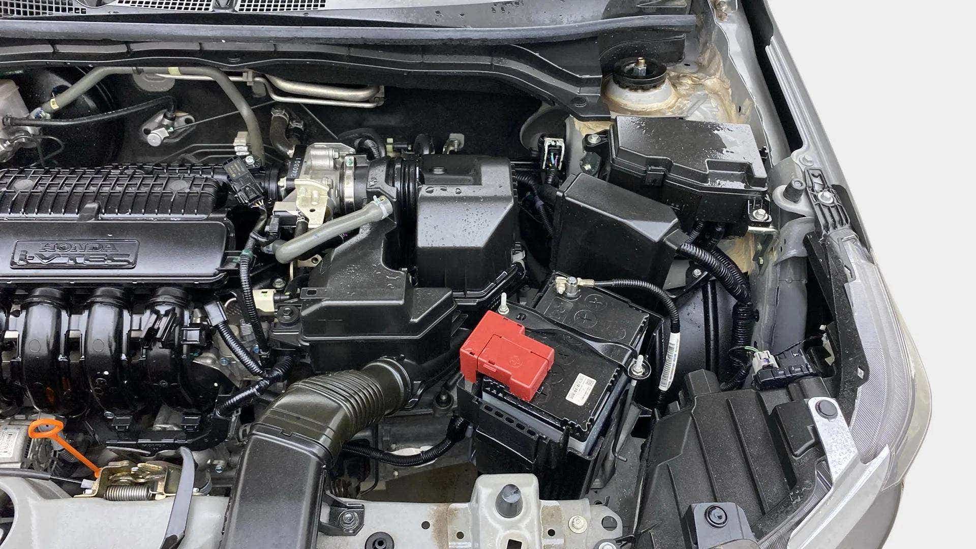 Engine bay of a honda amaze