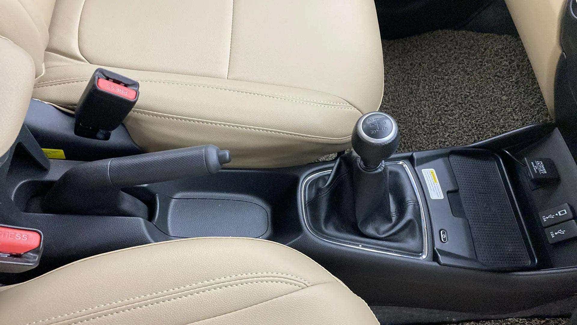 Center console and gear lever of a Honda Amaze