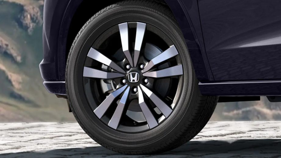 Close-up of wheel of Honda ZR-V