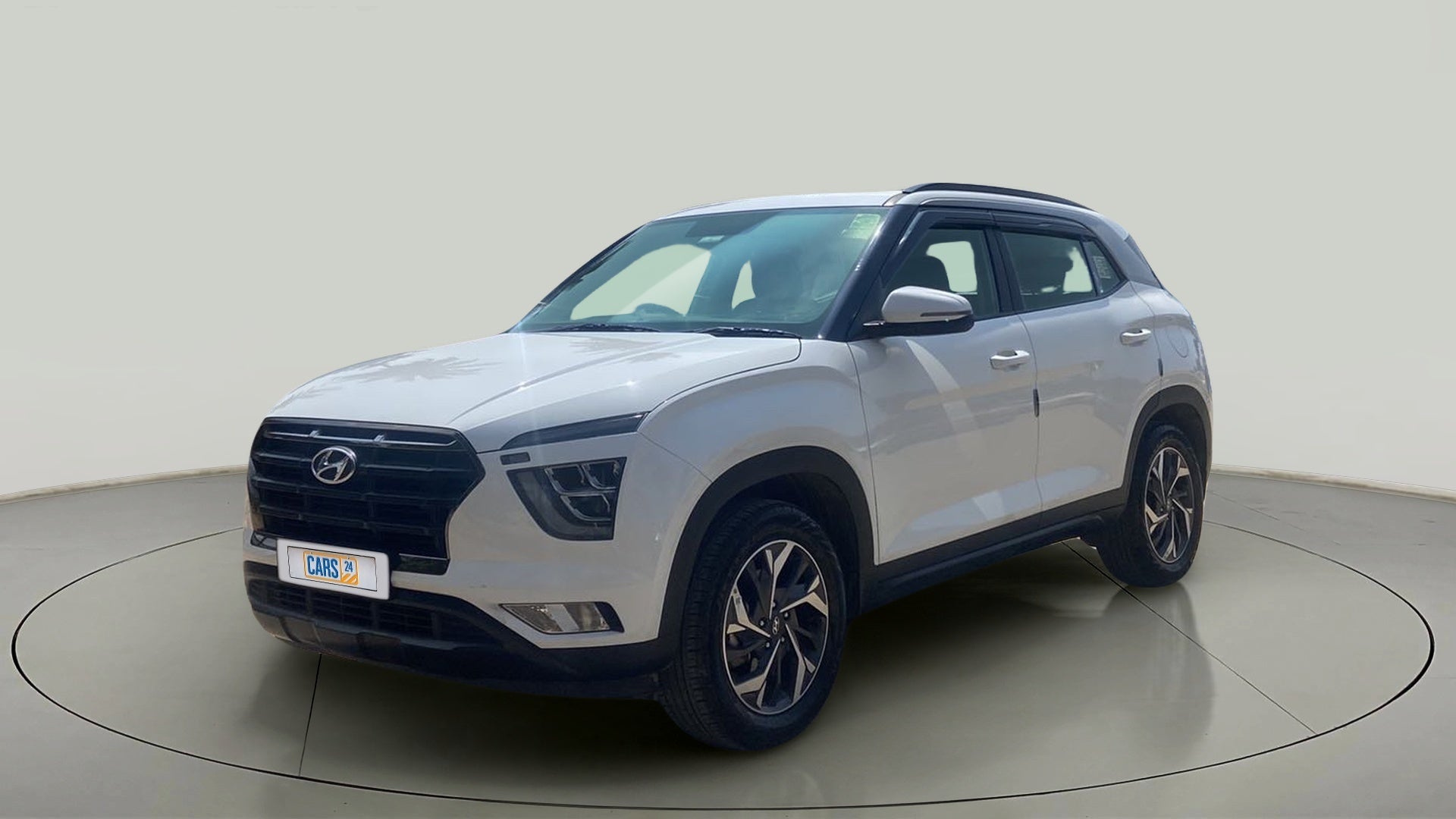Front three-quarter view of a Hyundai Creta 2018-2023