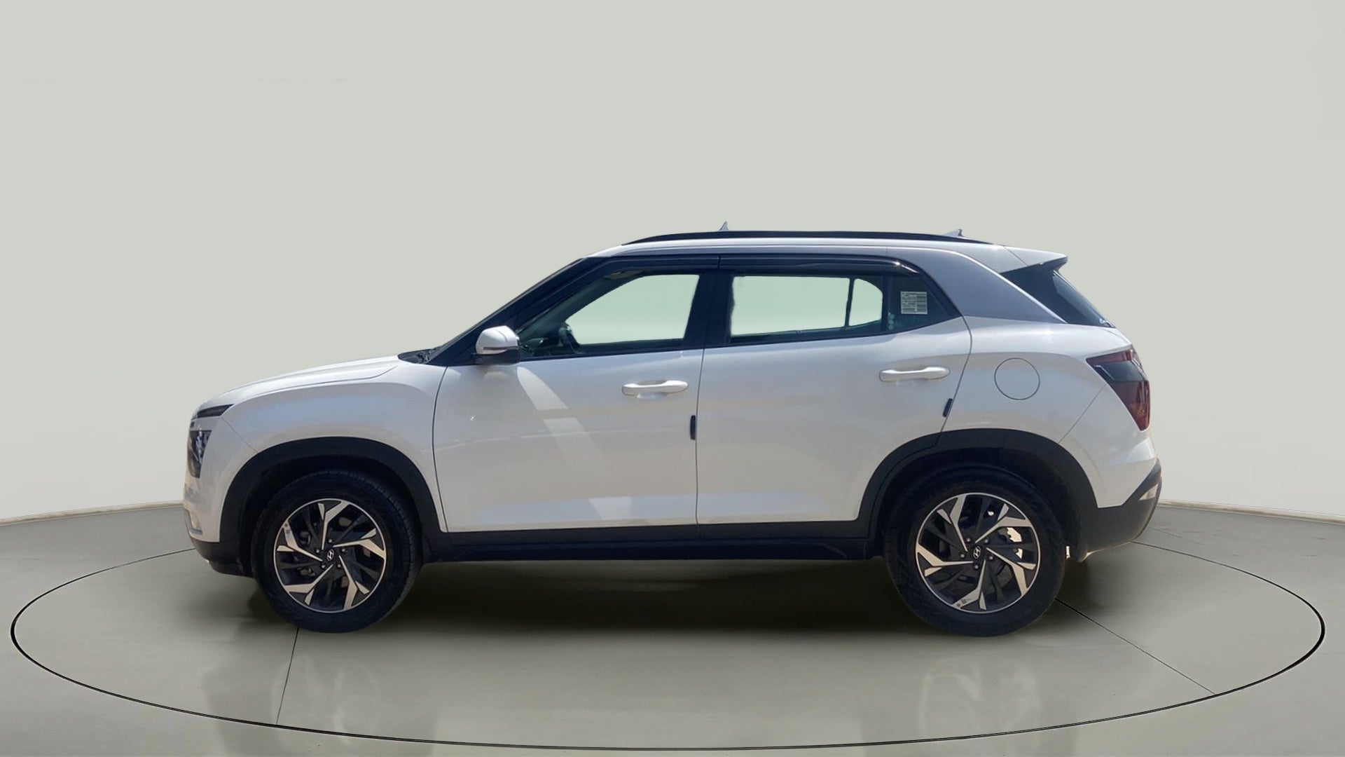 Side view of a Hyundai Creta 2018-2023