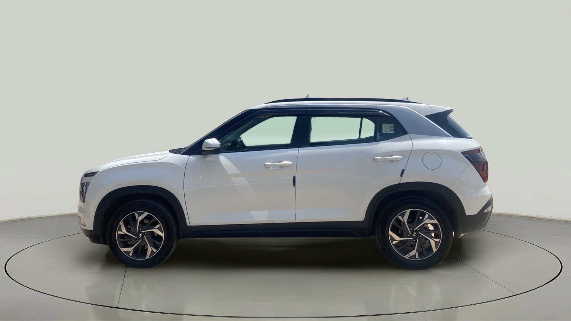 Side view of a Hyundai Creta 2018-2023