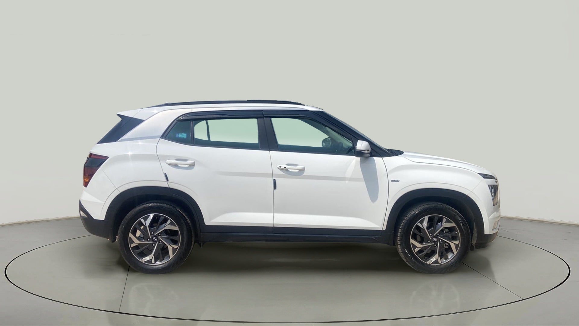 Side view of a Hyundai Creta 2018-2023