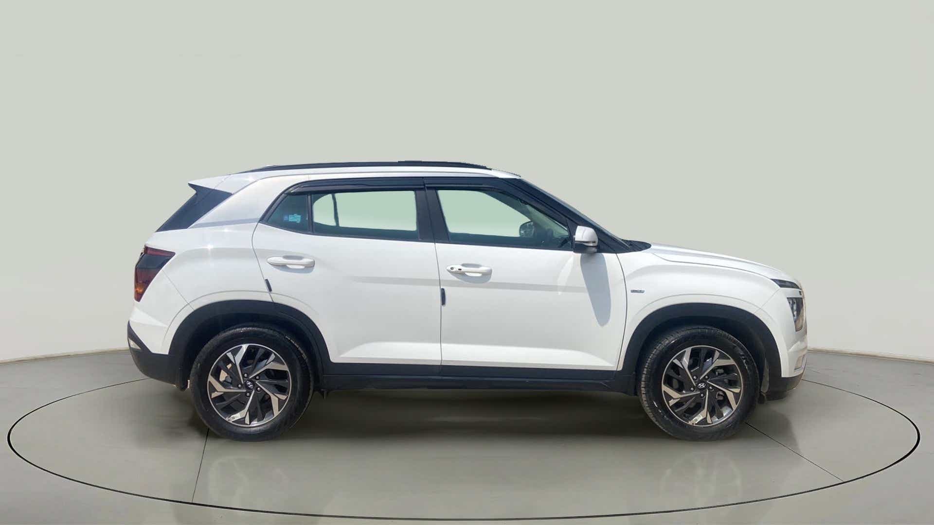 Side view of a Hyundai Creta 2018-2023