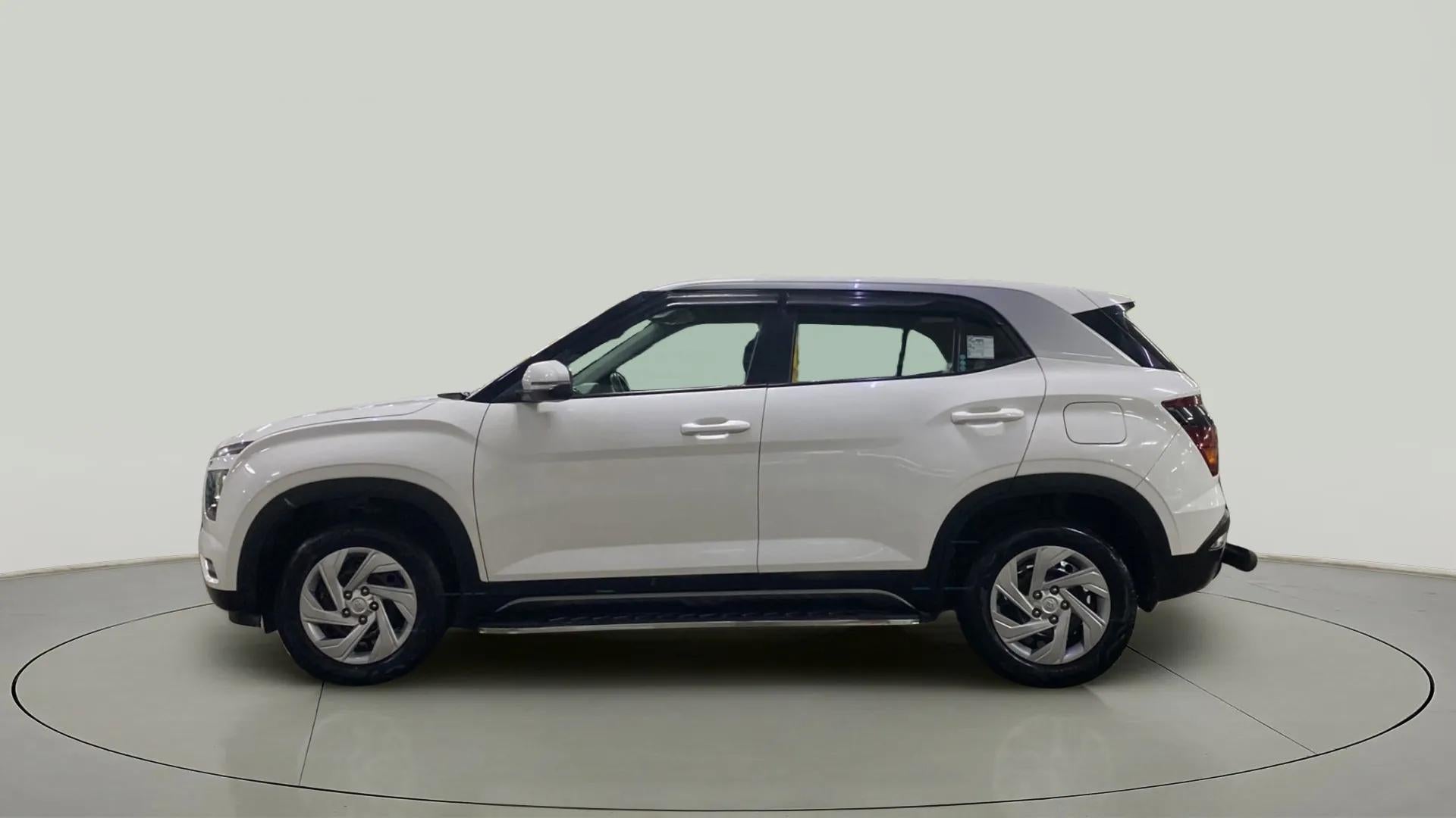 Side view of a Hyundai Creta 2018-2023