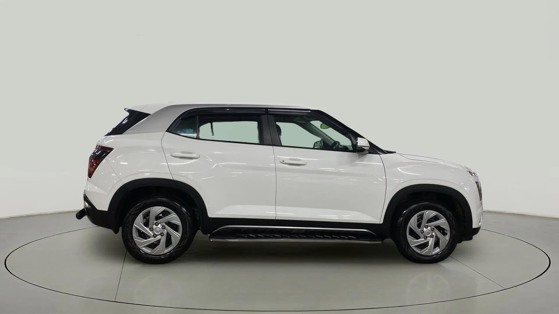 Side view of a Hyundai Creta 2018-2023