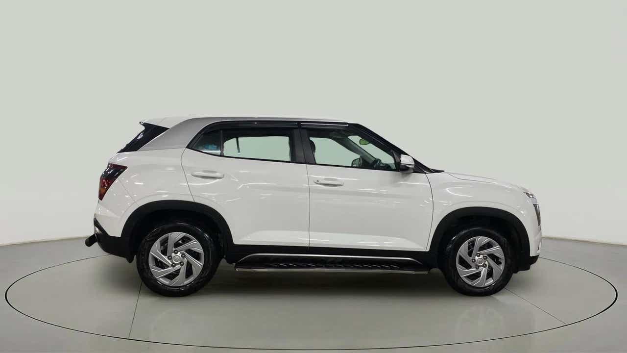 Side view of a Hyundai Creta 2018-2023