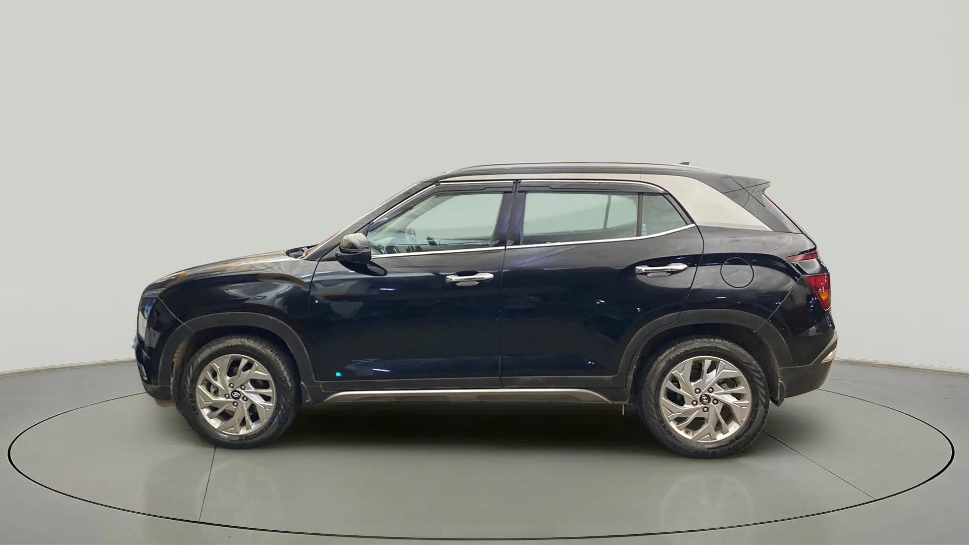 Side view of a Hyundai Creta 2018-2023