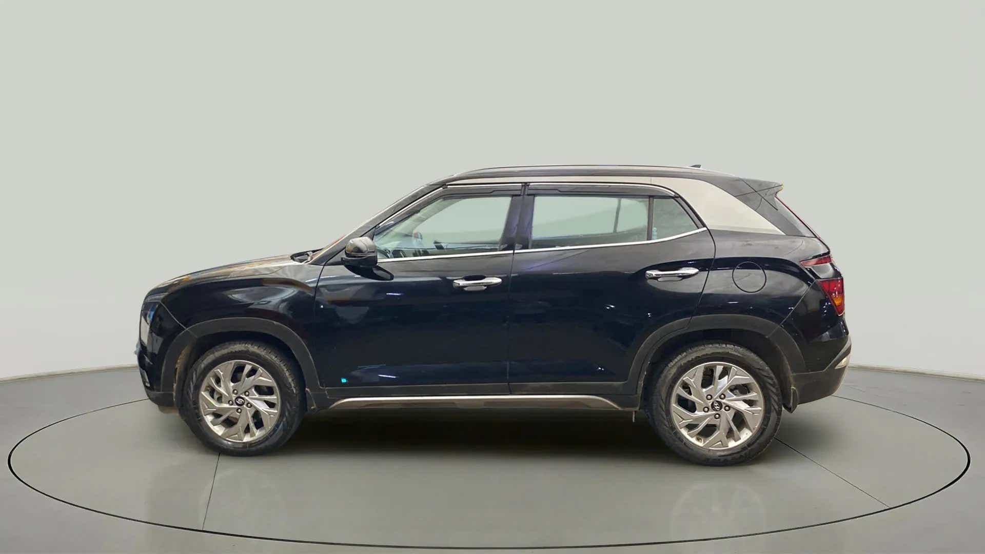 Side view of a Hyundai Creta 2018-2023