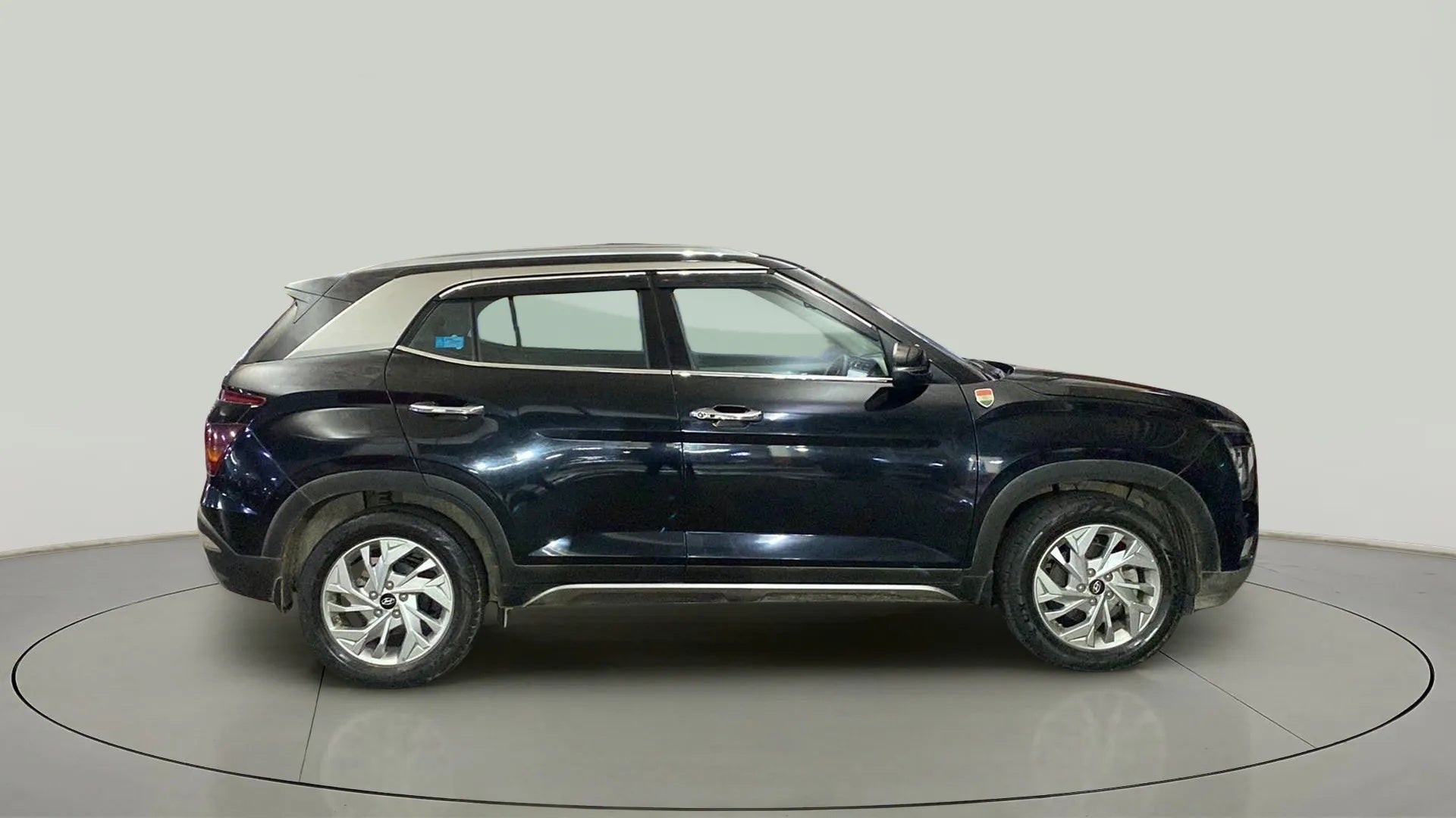 Side view of a Hyundai Creta 2018-2023