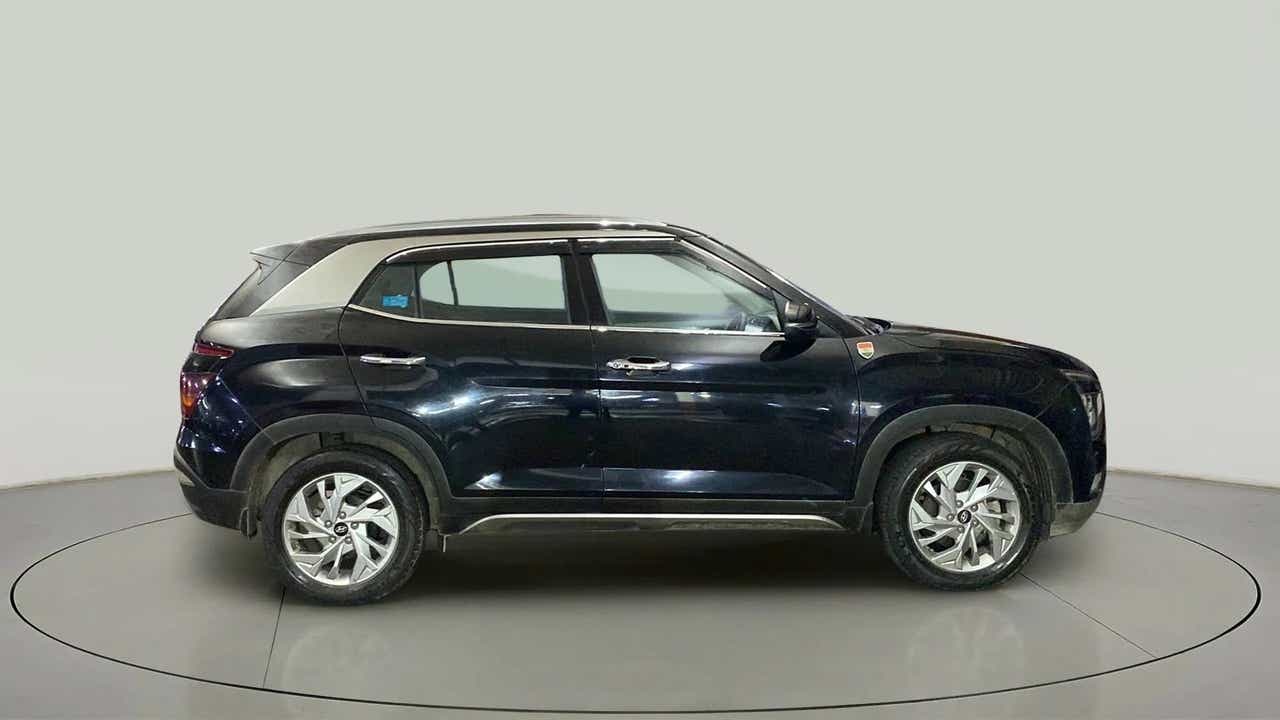 Side view of a Hyundai Creta 2018-2023