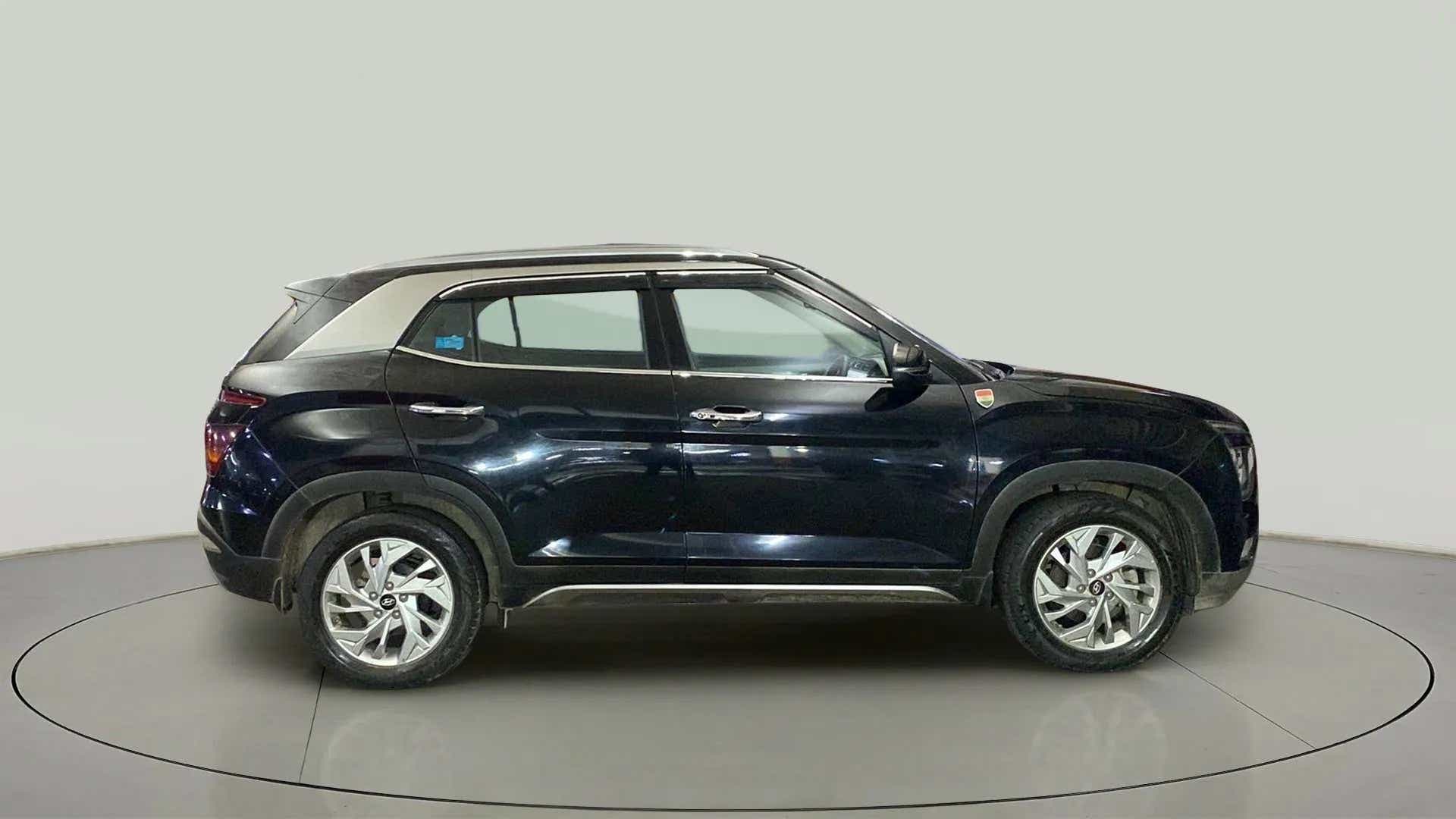 Side view of a Hyundai Creta 2018-2023