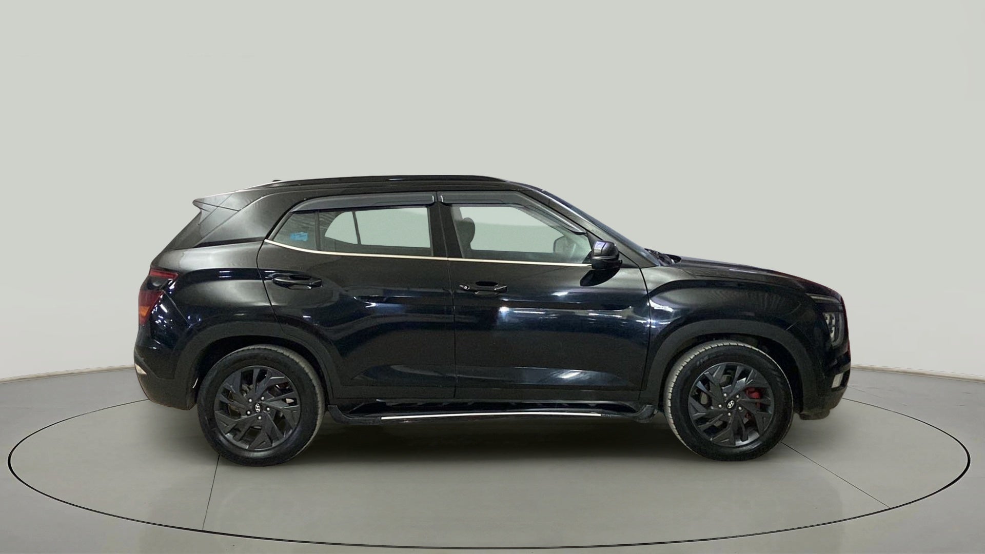 Side view of a Hyundai Creta 2018-2023