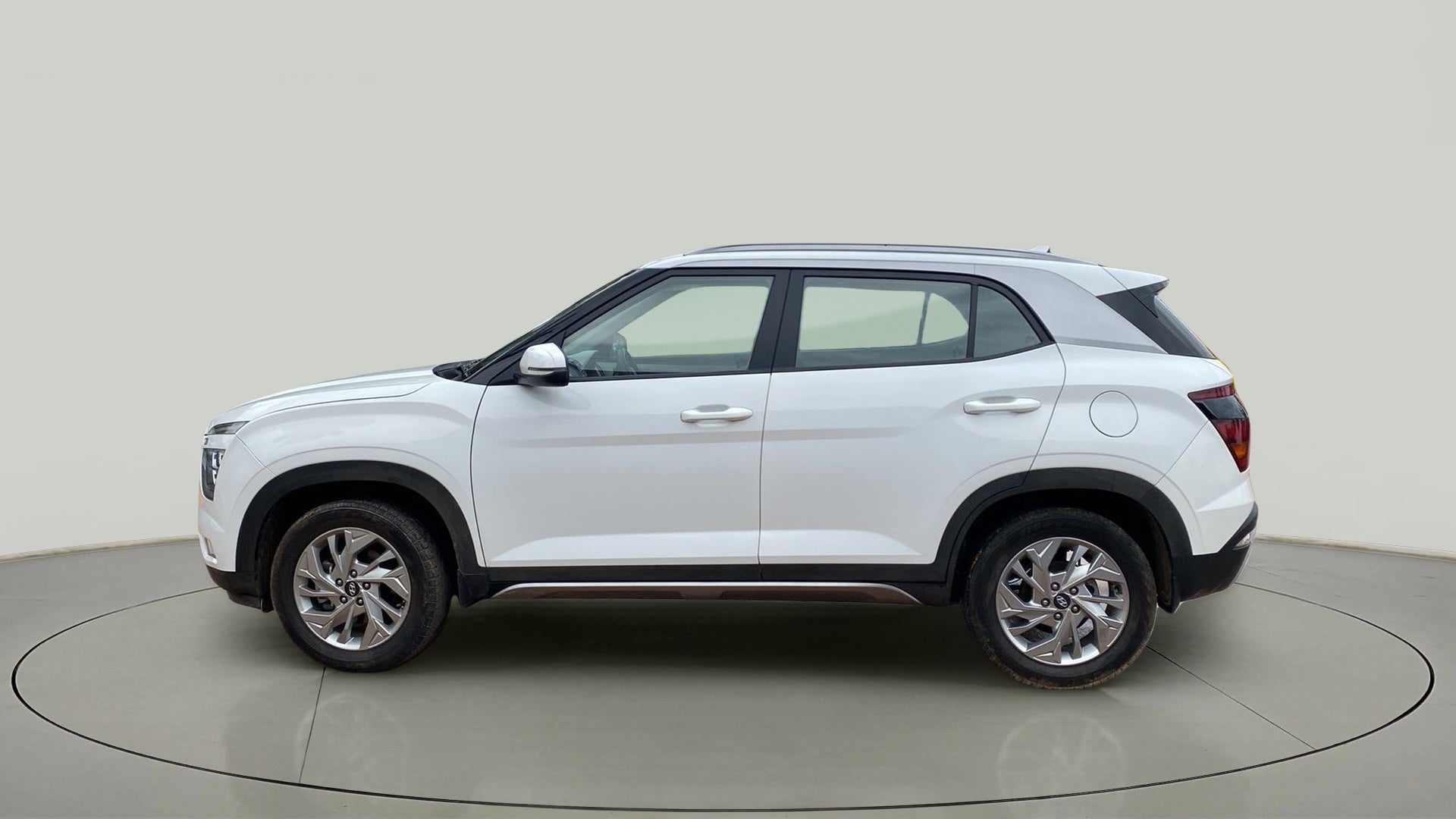 Side view of a Hyundai Creta 2018-2023