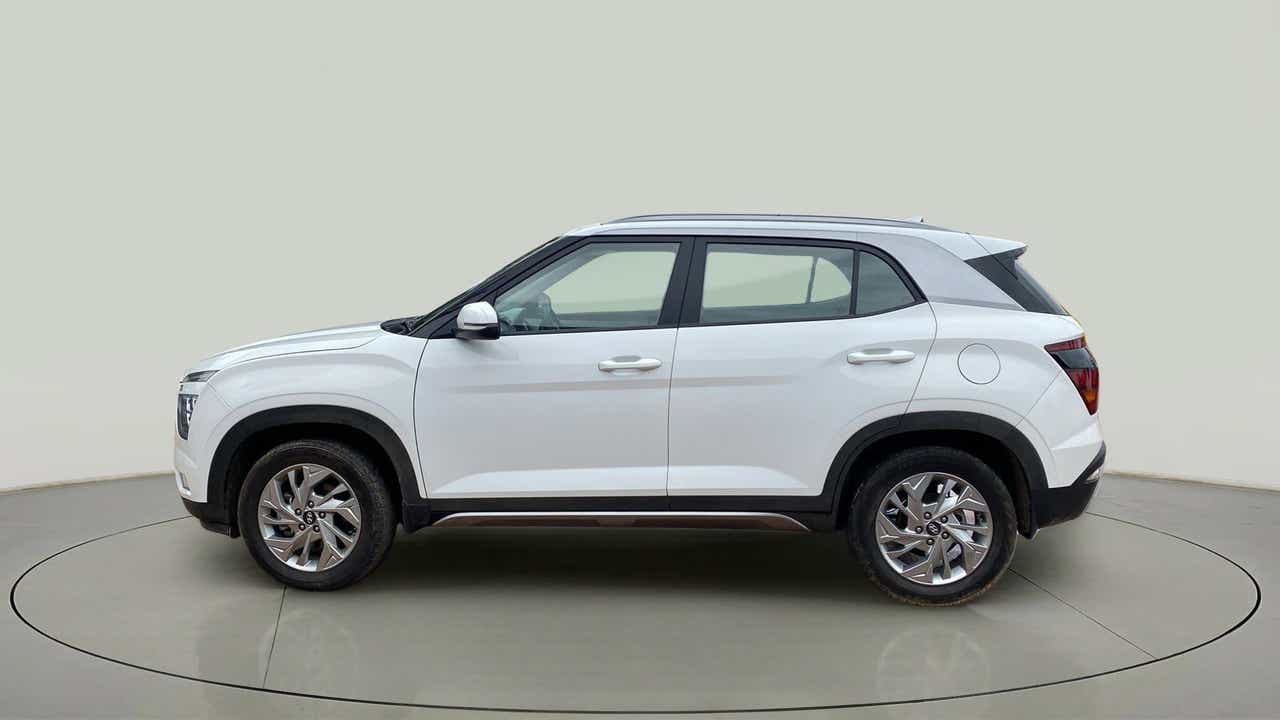 Side view of a Hyundai Creta 2018-2023