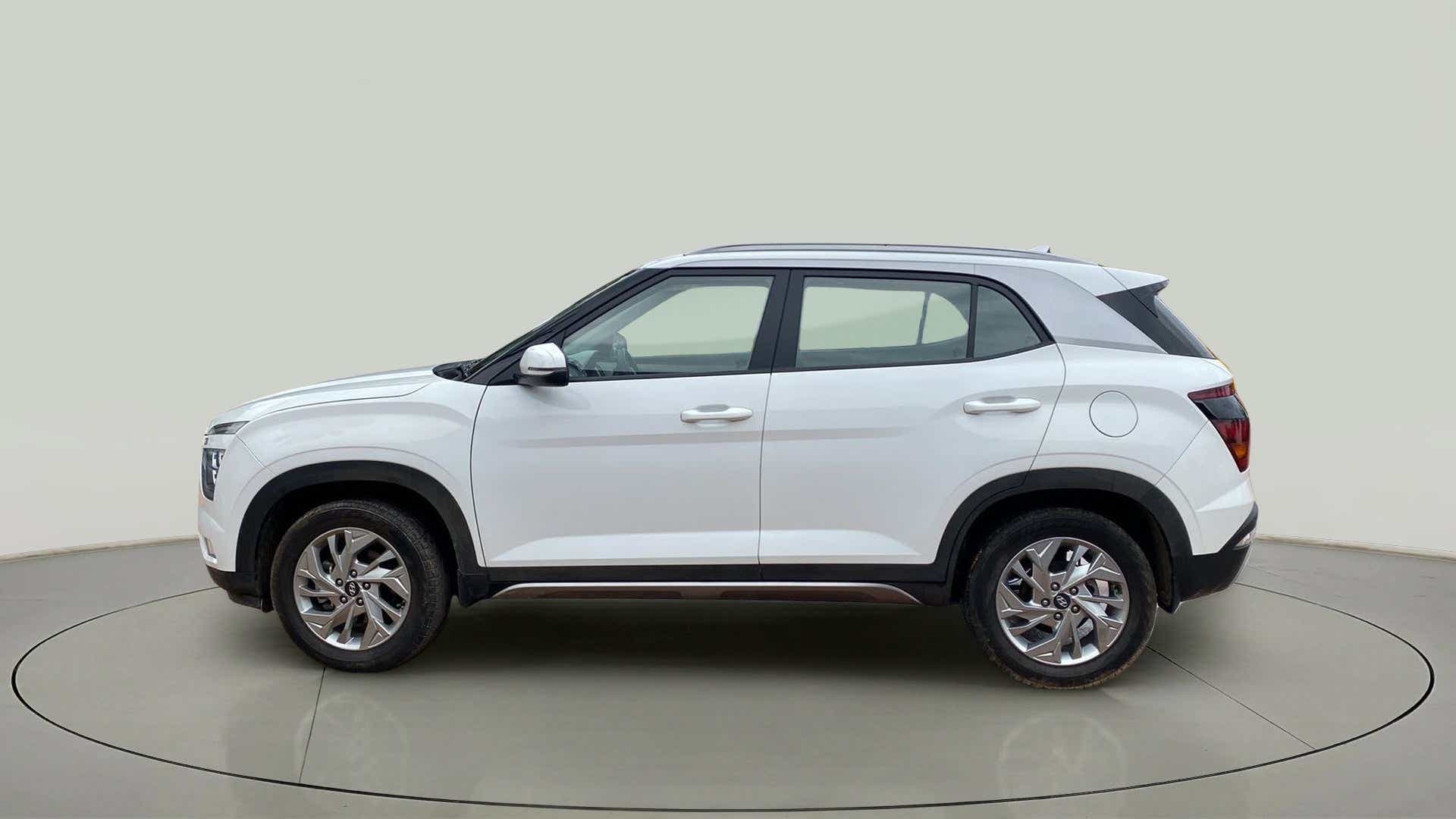 Side view of a Hyundai Creta 2018-2023