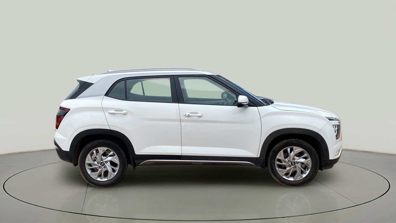 Side view of a Hyundai Creta 2018-2023