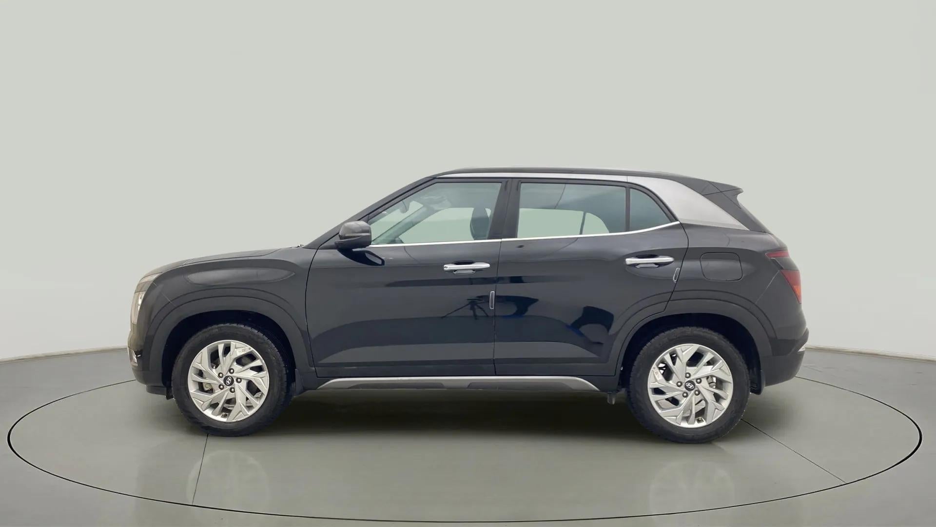 Side view of a Hyundai Creta 2018-2023