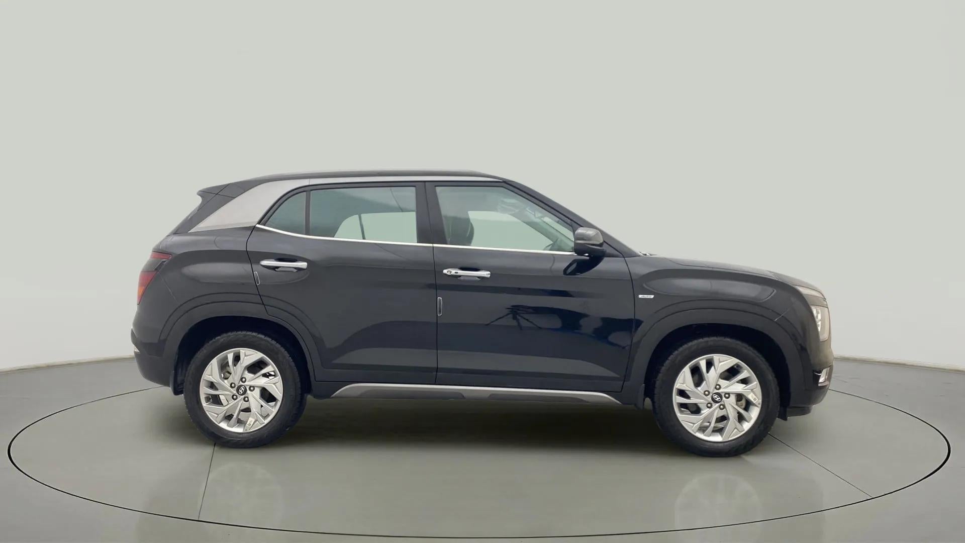 Side view of a Hyundai Creta 2018-2023